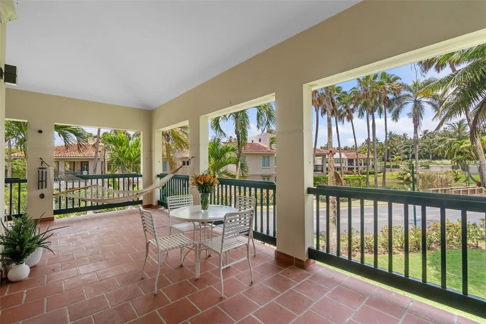 . LAKESIDE VILLAS #D4 Vega Alta, PR 00692
