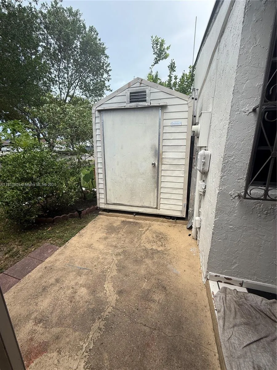 11472 SW 4th St Sweetwater, FL 33174
