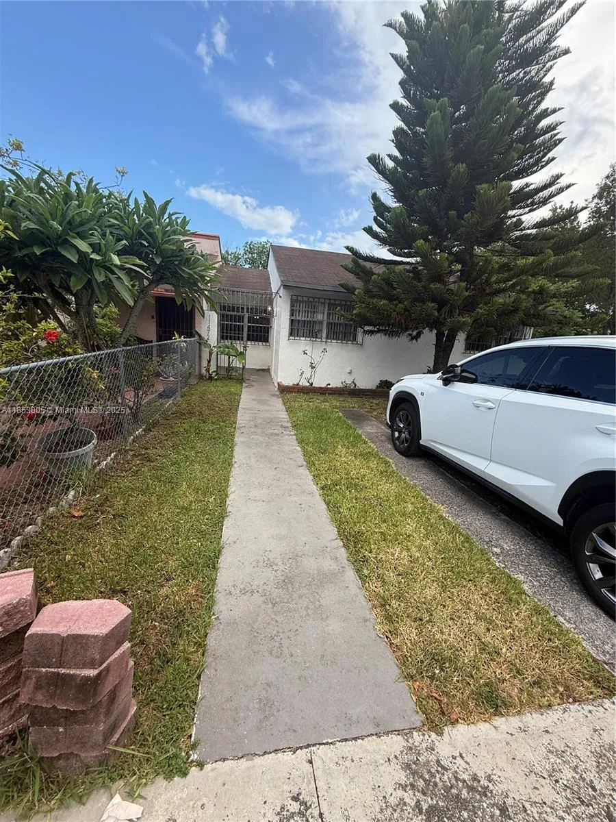 11472 SW 4th St Sweetwater, FL 33174