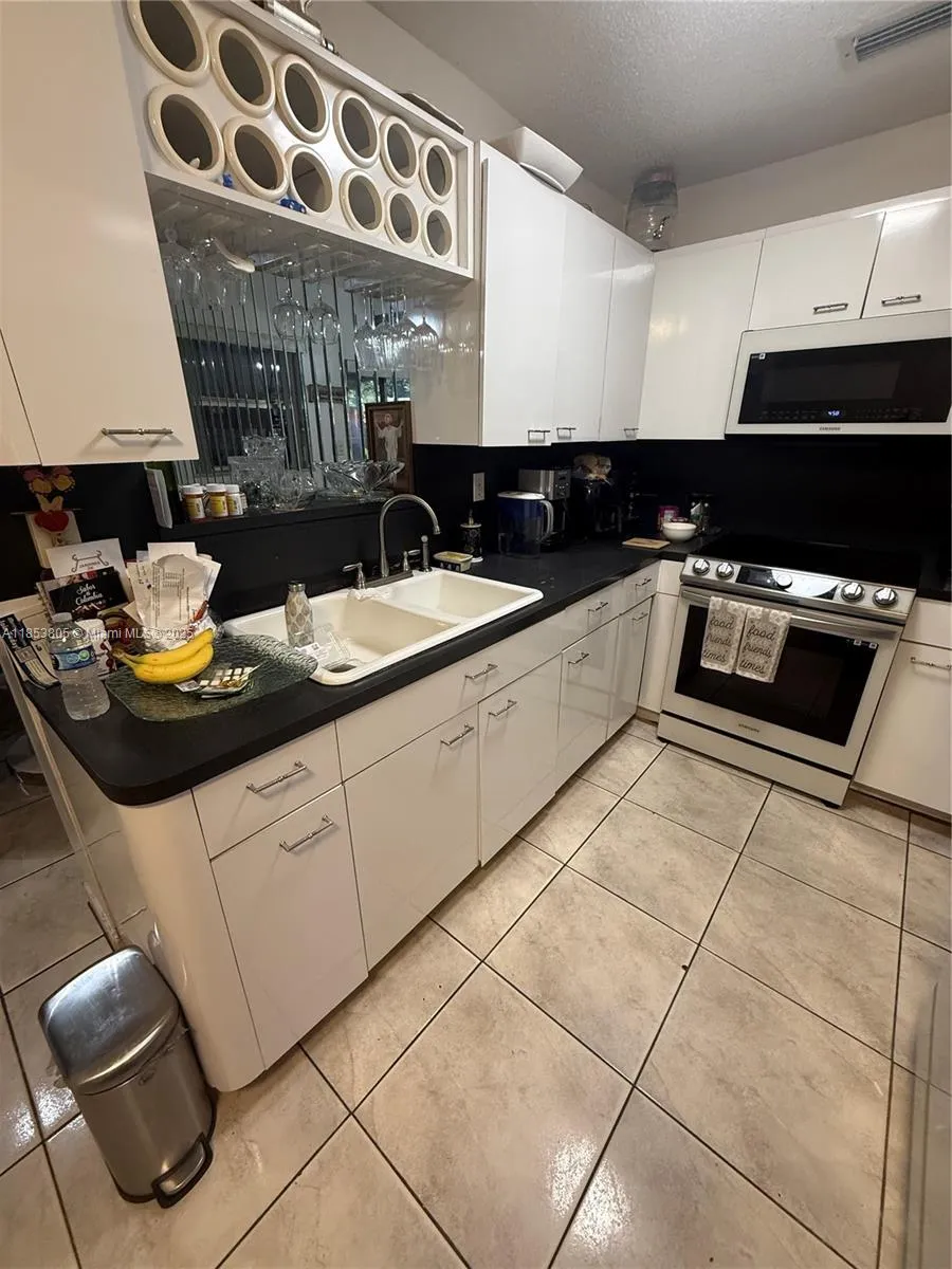 11472 SW 4th St Sweetwater, FL 33174