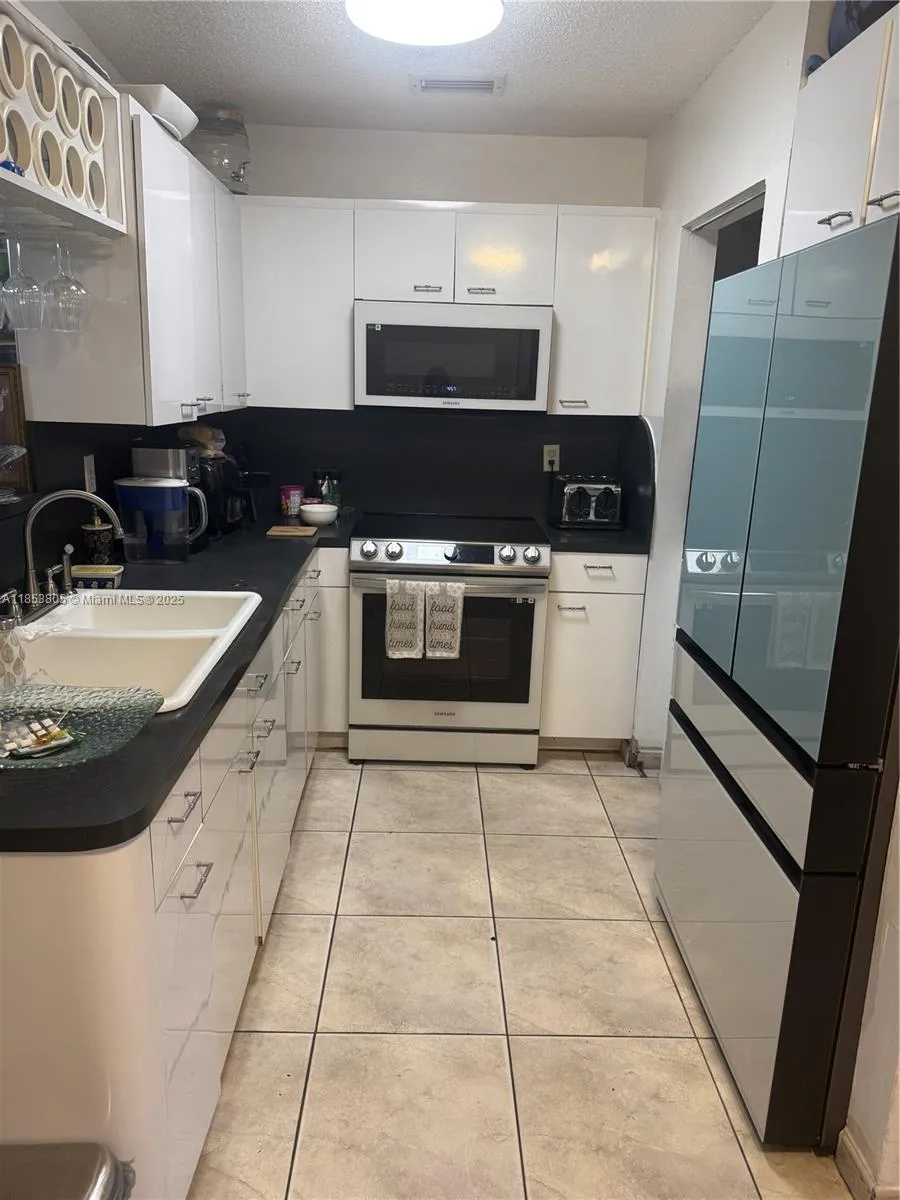 11472 SW 4th St Sweetwater, FL 33174