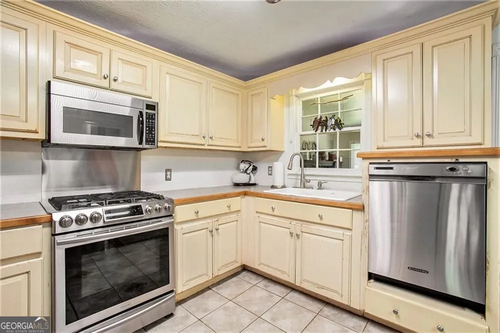 2841 Upper Sweetwater TRL SE White, GA 30184