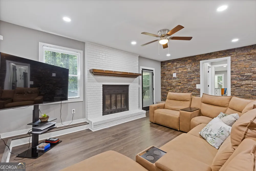 742 Mountain View DR Stone Mountain, GA 30083