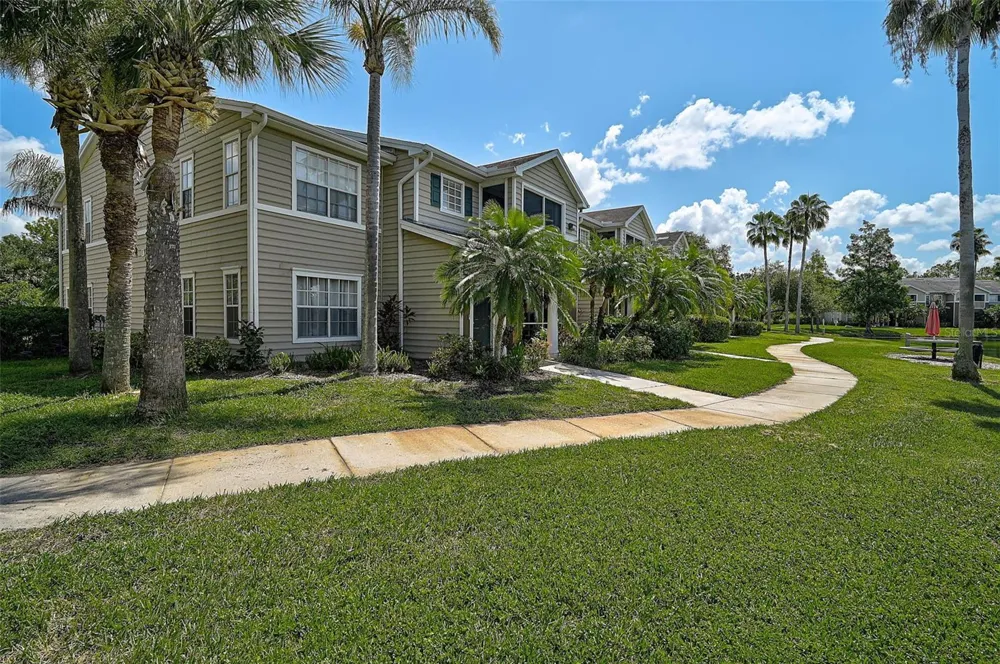 8827 MANOR LOOP #204 Lakewood Ranch, FL 34202