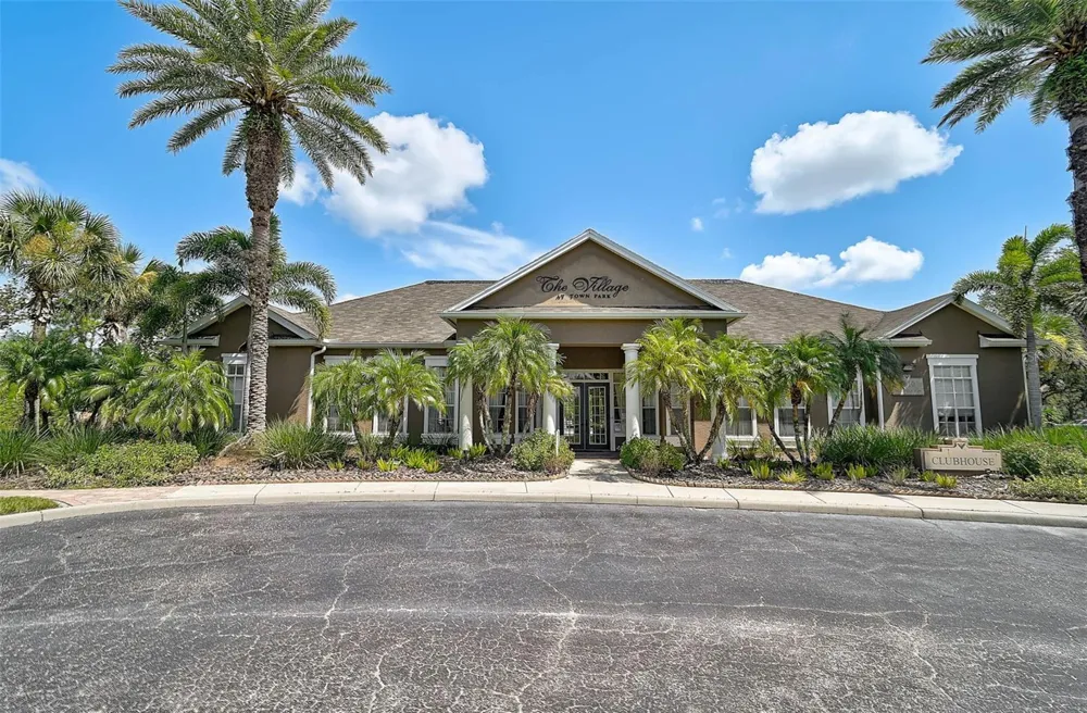 8827 MANOR LOOP #204 Lakewood Ranch, FL 34202