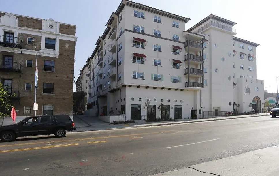 1901 W 6th St Los Angeles, CA 90057
