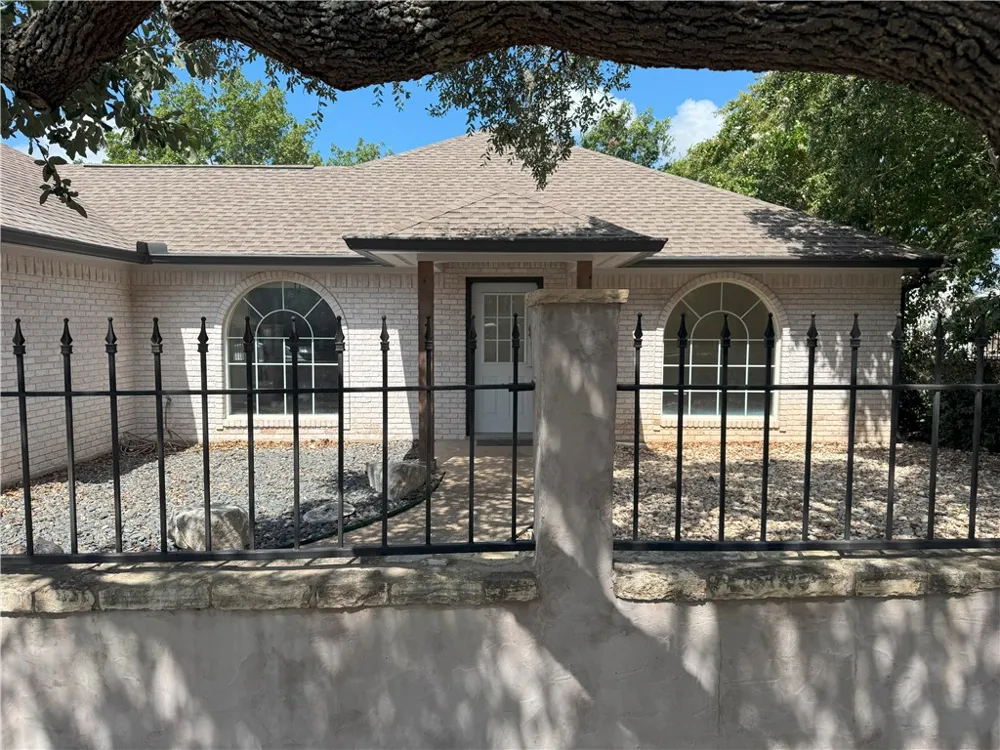 1132 5th Comfort, TX 78013
