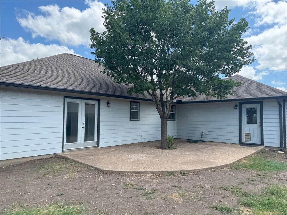 1132 5th Comfort, TX 78013