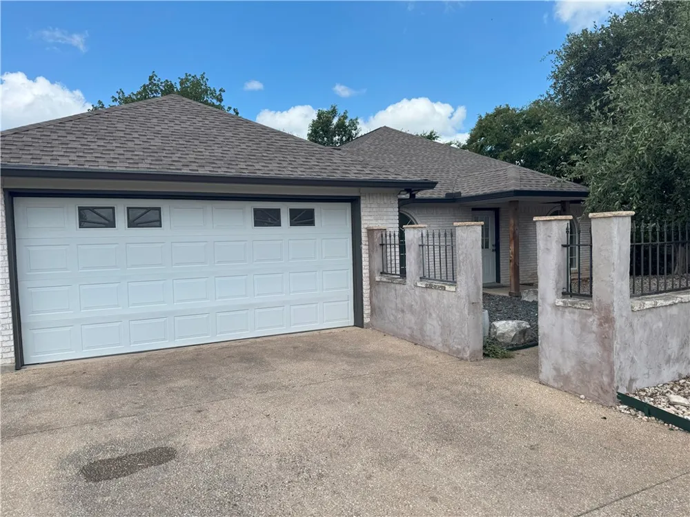 1132 5th Comfort, TX 78013
