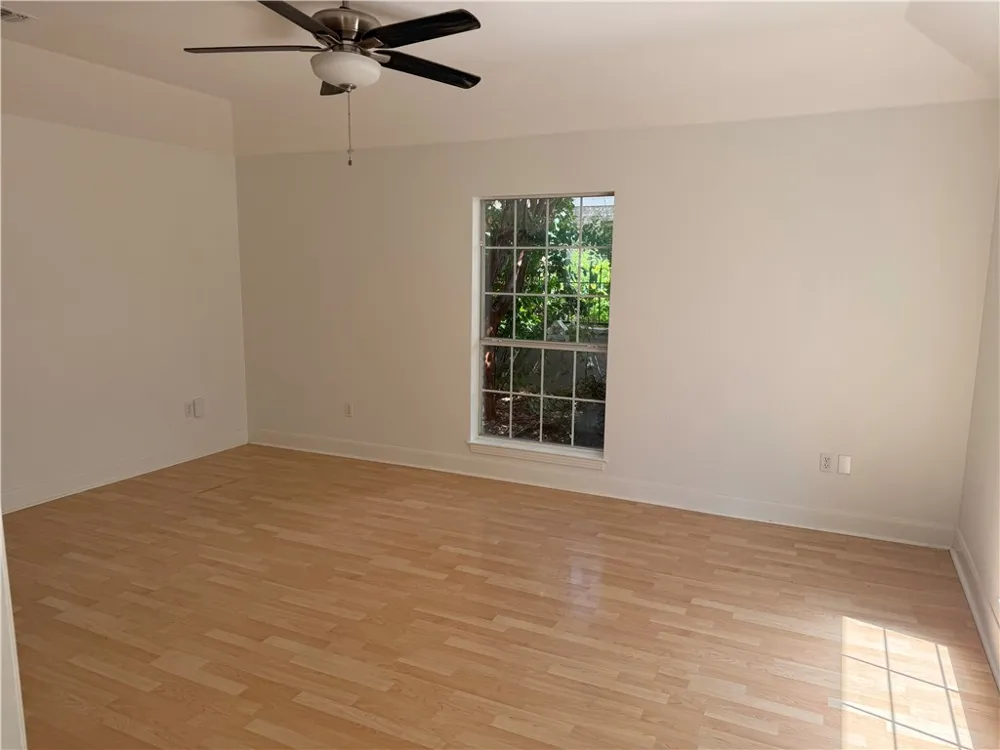 1132 5th Comfort, TX 78013