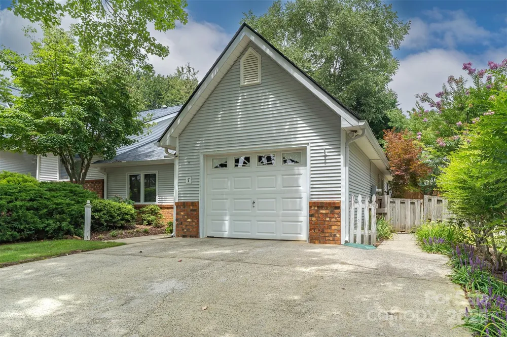 7 Silver Place Black Mountain, NC 28711
