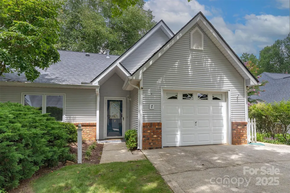 7 Silver Place Black Mountain, NC 28711