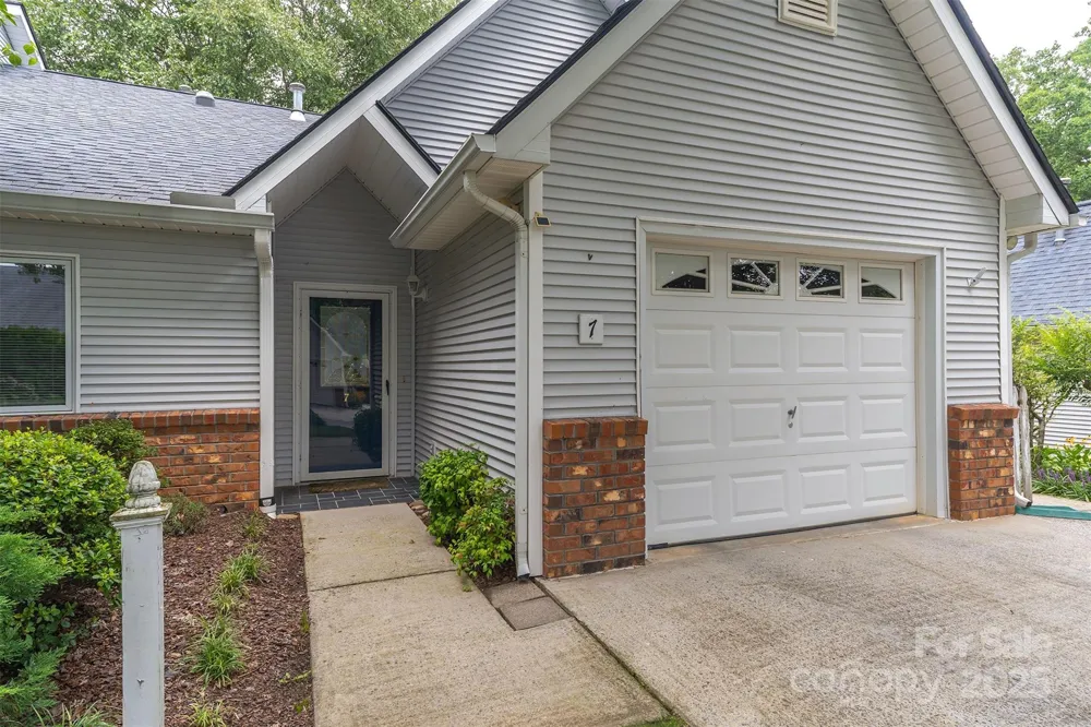 7 Silver Place Black Mountain, NC 28711