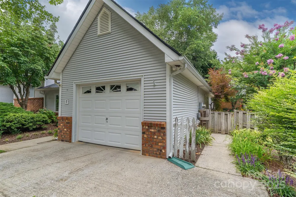 7 Silver Place Black Mountain, NC 28711