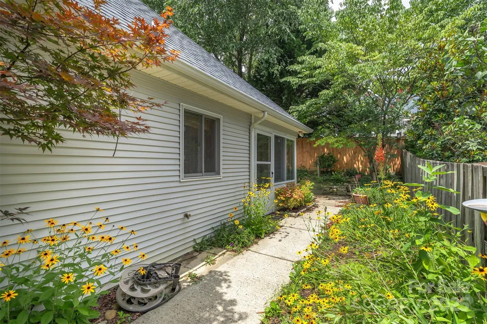 7 Silver Place Black Mountain, NC 28711