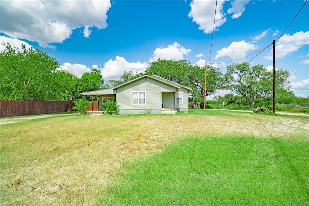 305 E Milam Street Pettus, TX 78416
