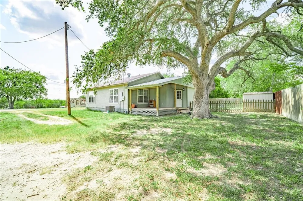 305 E Milam Street Pettus, TX 78416