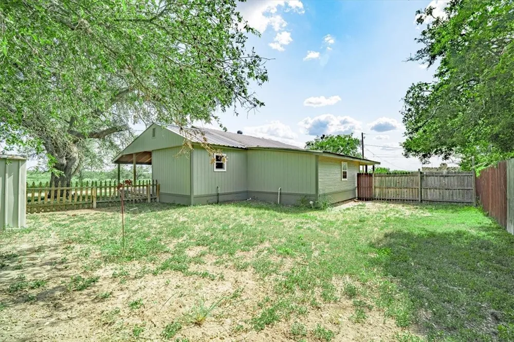 305 E Milam Street Pettus, TX 78416