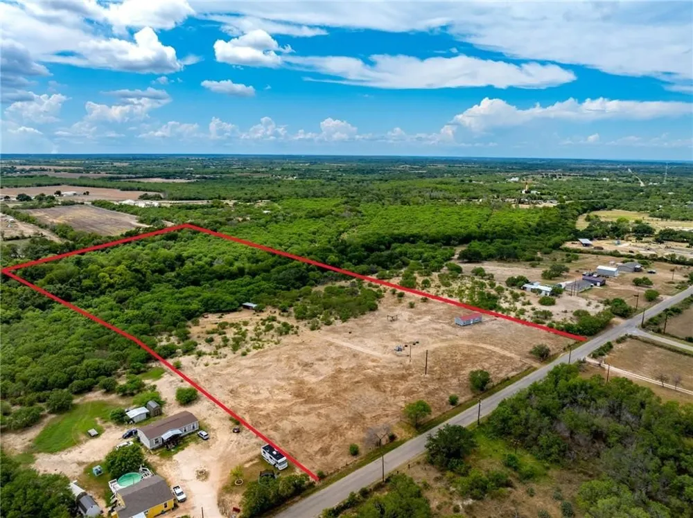 1249 CR 772 Natalia, TX 78059