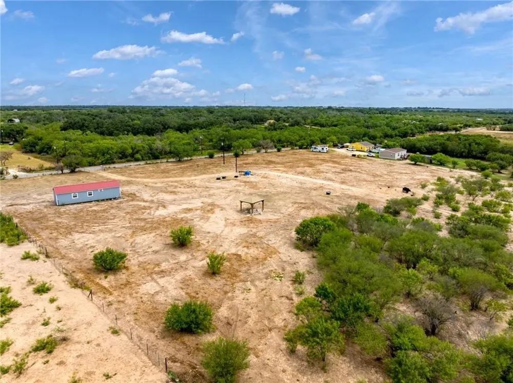 1249 CR 772 Natalia, TX 78059