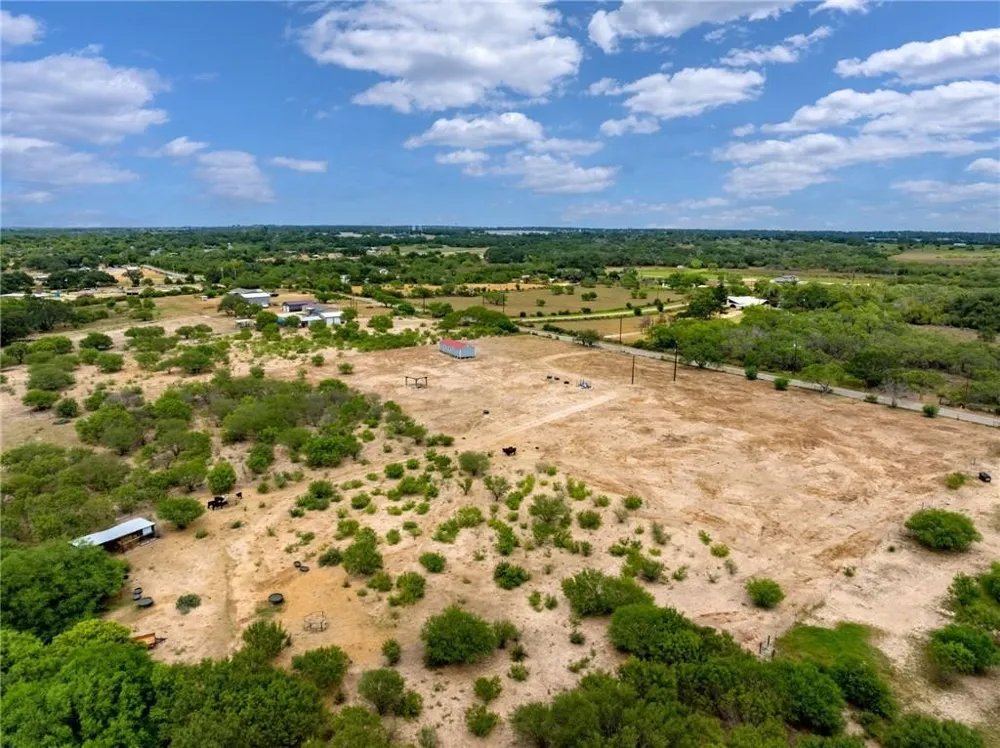 1249 CR 772 Natalia, TX 78059