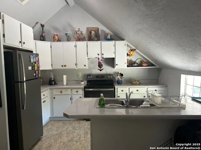 6 Collins Hill Rd Lytle, TX 78052