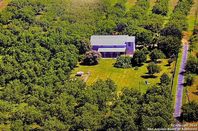 6 Collins Hill Rd Lytle, TX 78052