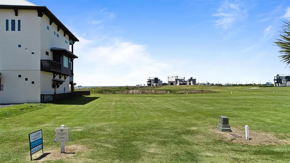 436 Seagrass Gilchrist, TX 77617