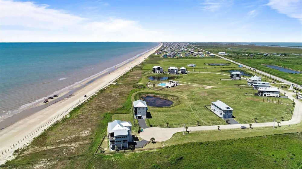436 Seagrass Gilchrist, TX 77617