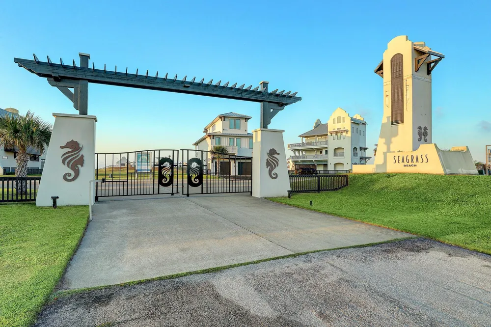 436 Seagrass Gilchrist, TX 77617