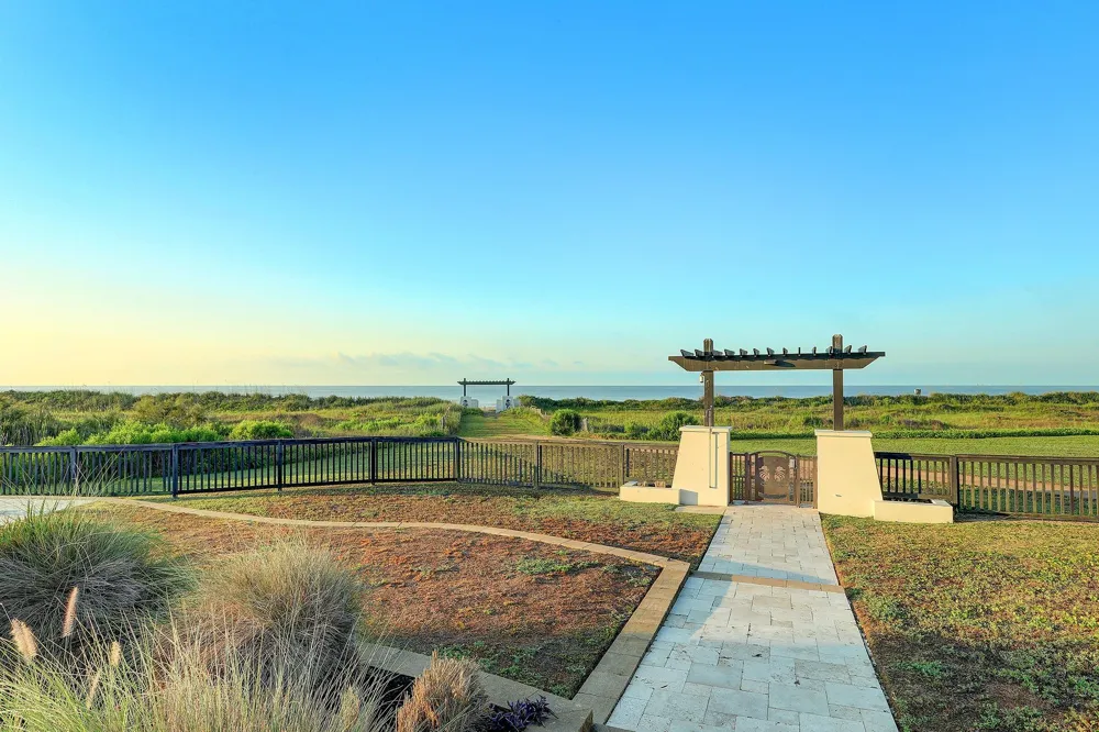 436 Seagrass Gilchrist, TX 77617
