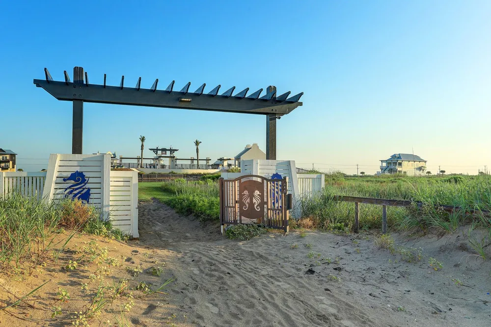 436 Seagrass Gilchrist, TX 77617