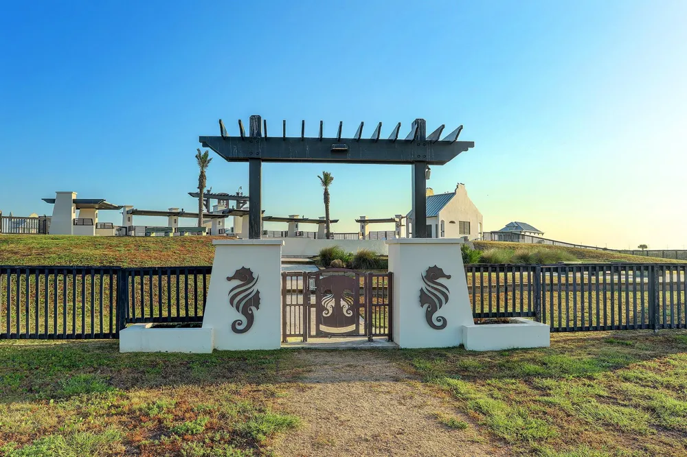 436 Seagrass Gilchrist, TX 77617