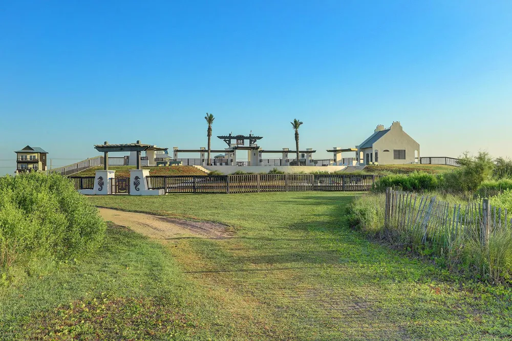 436 Seagrass Gilchrist, TX 77617