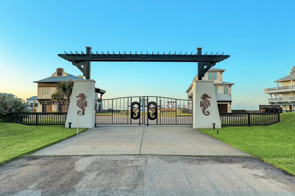 436 Seagrass Gilchrist, TX 77617