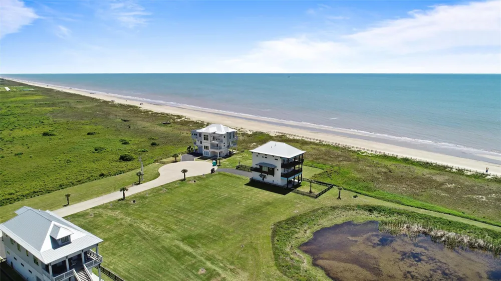 436 Seagrass Gilchrist, TX 77617