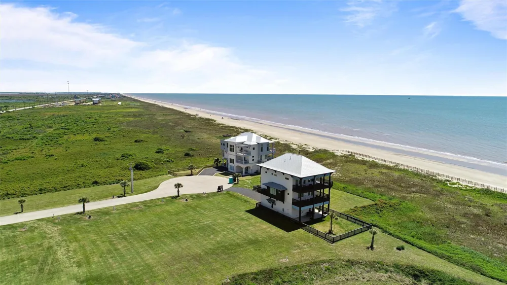 436 Seagrass Gilchrist, TX 77617