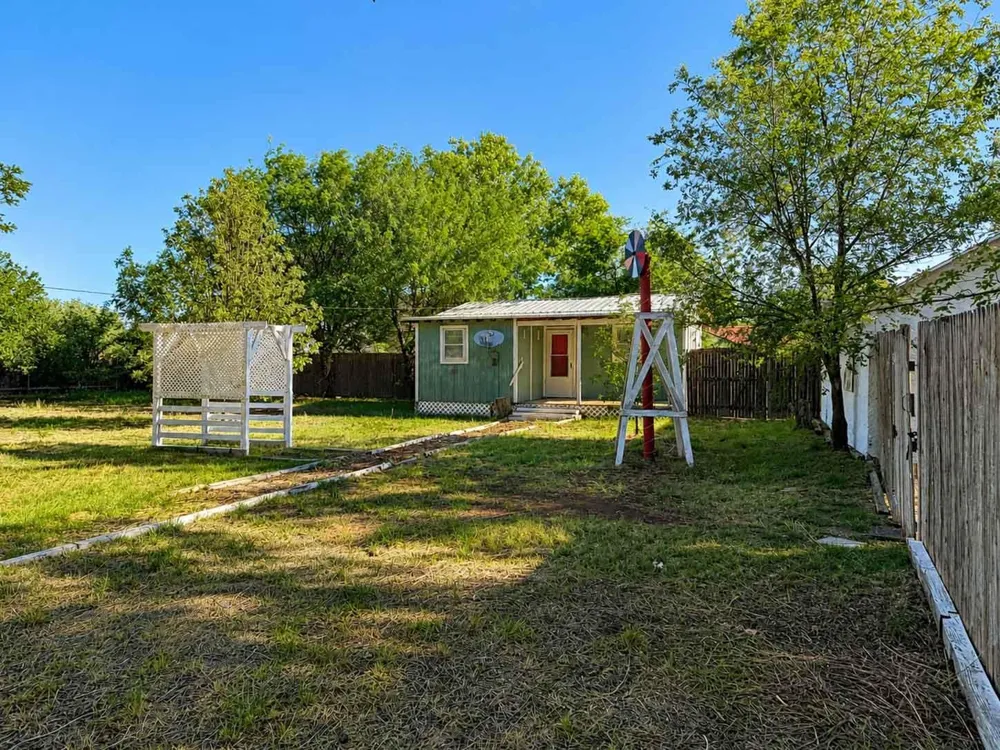 108 E 9th Street Channing, TX 79022