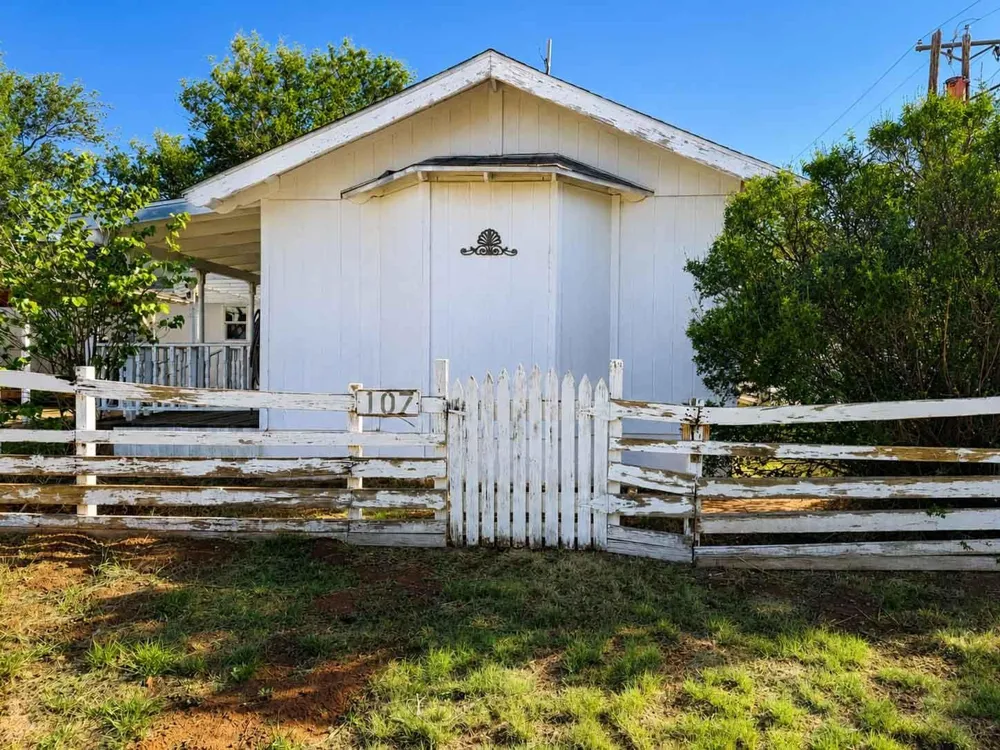108 E 9th Street Channing, TX 79022