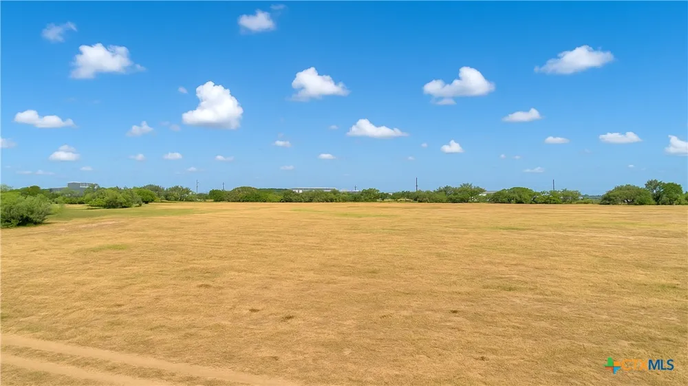 4425 US HWY 90 Seguin, TX 78155