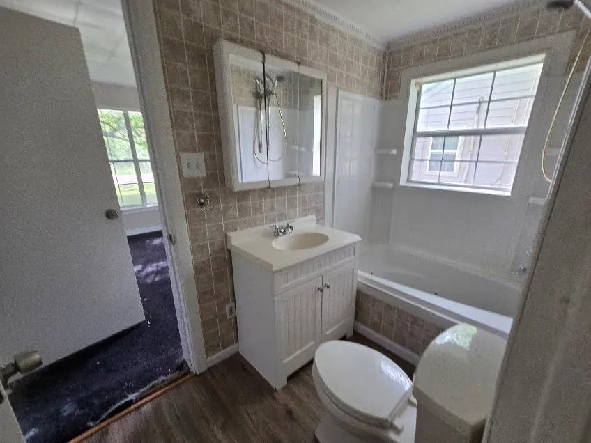 208 S 6th Street Highlands, TX 77562