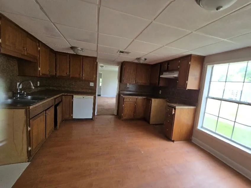 208 S 6th Street Highlands, TX 77562