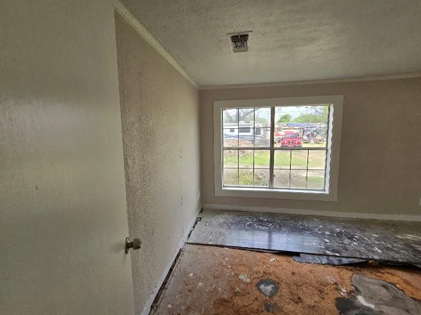 208 S 6th Street Highlands, TX 77562