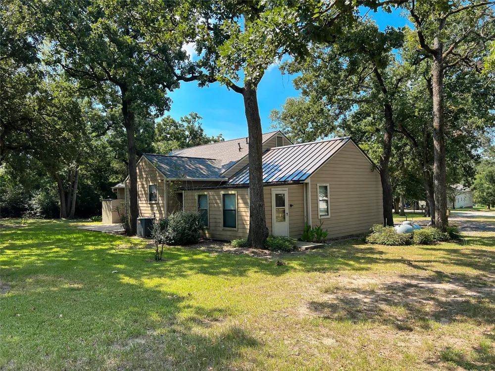 19778 County Road 377 Marquez, TX 77865