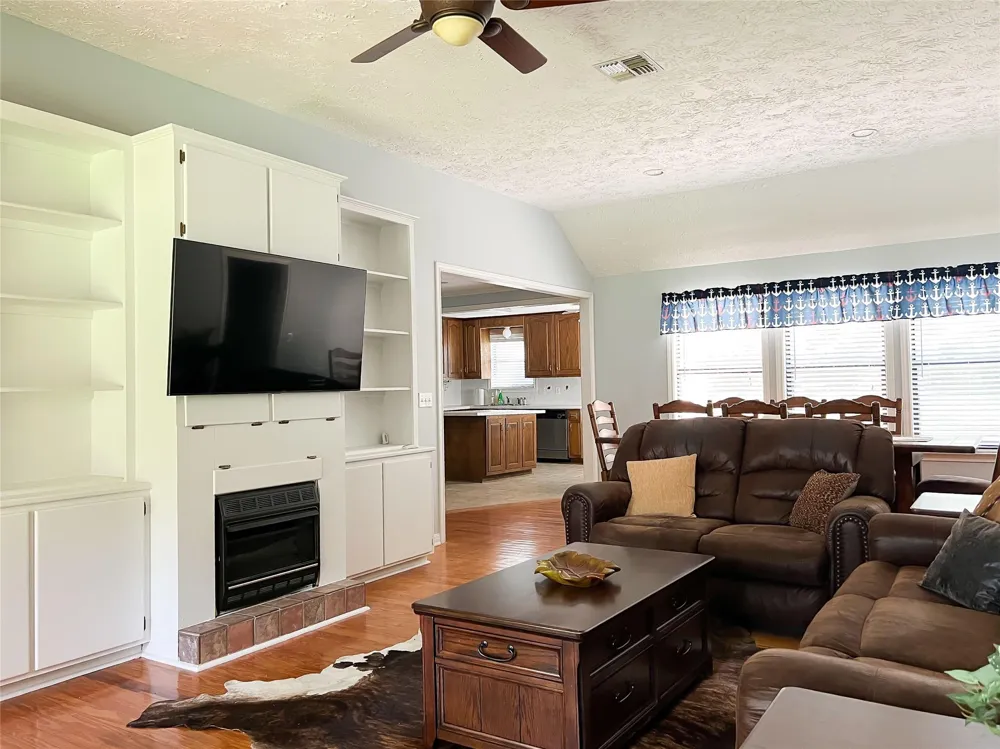 19778 County Road 377 Marquez, TX 77865