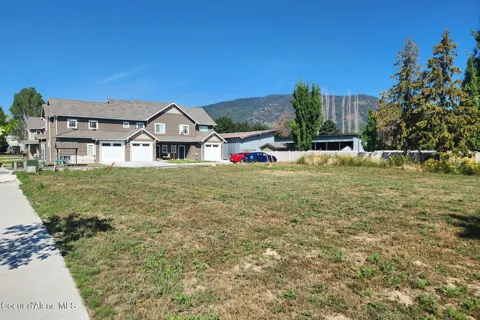 1702, 1706 1712 Onyx Court