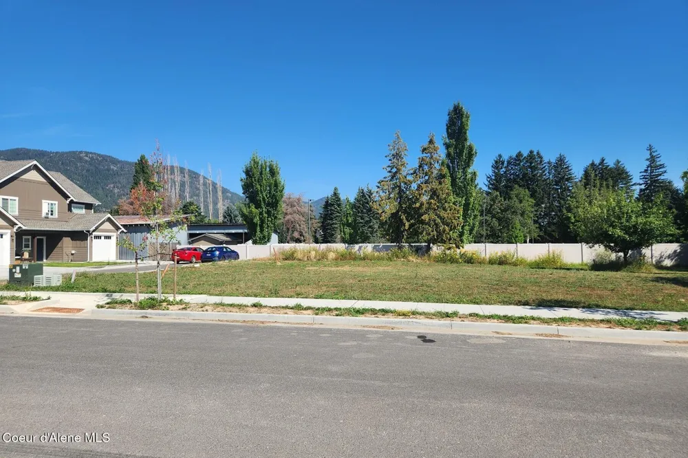 1702, 1706 1712 Onyx Court Sandpoint, ID 83864