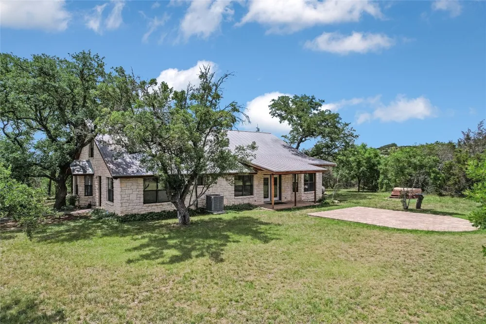 199 Middleton Road Spicewood, TX 78669