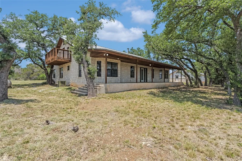 199 Middleton Road Spicewood, TX 78669