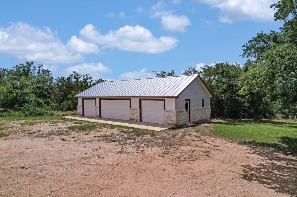 199 Middleton Road Spicewood, TX 78669